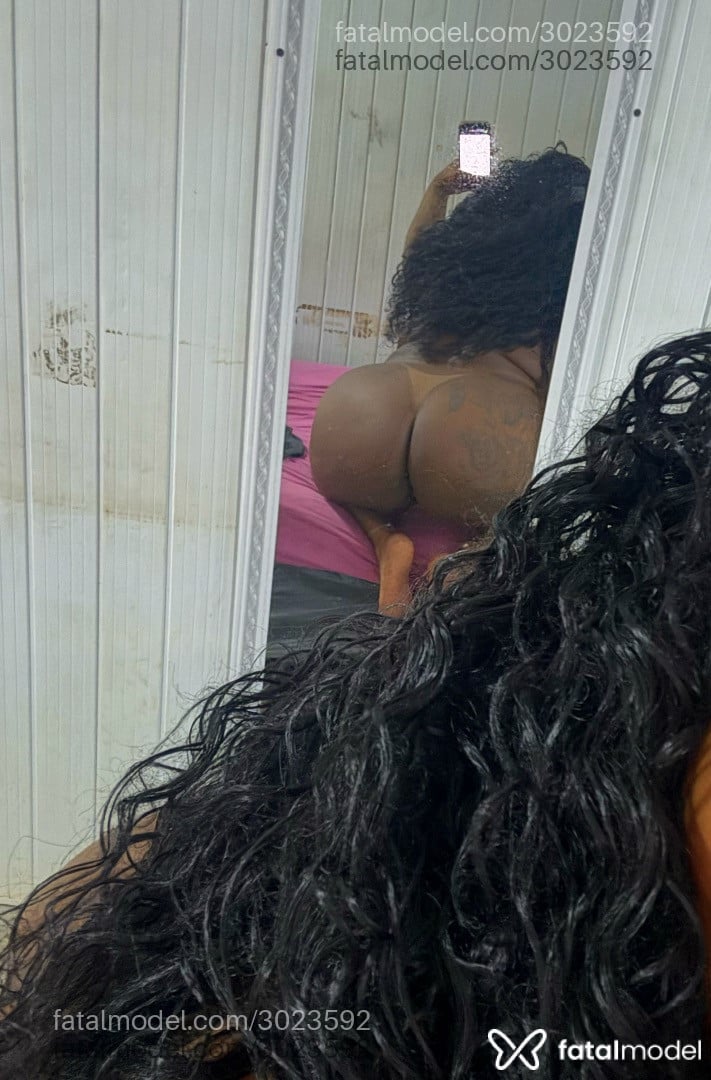 Acompanhante mulher com cabelo castanho de olhos castanhos - Mady