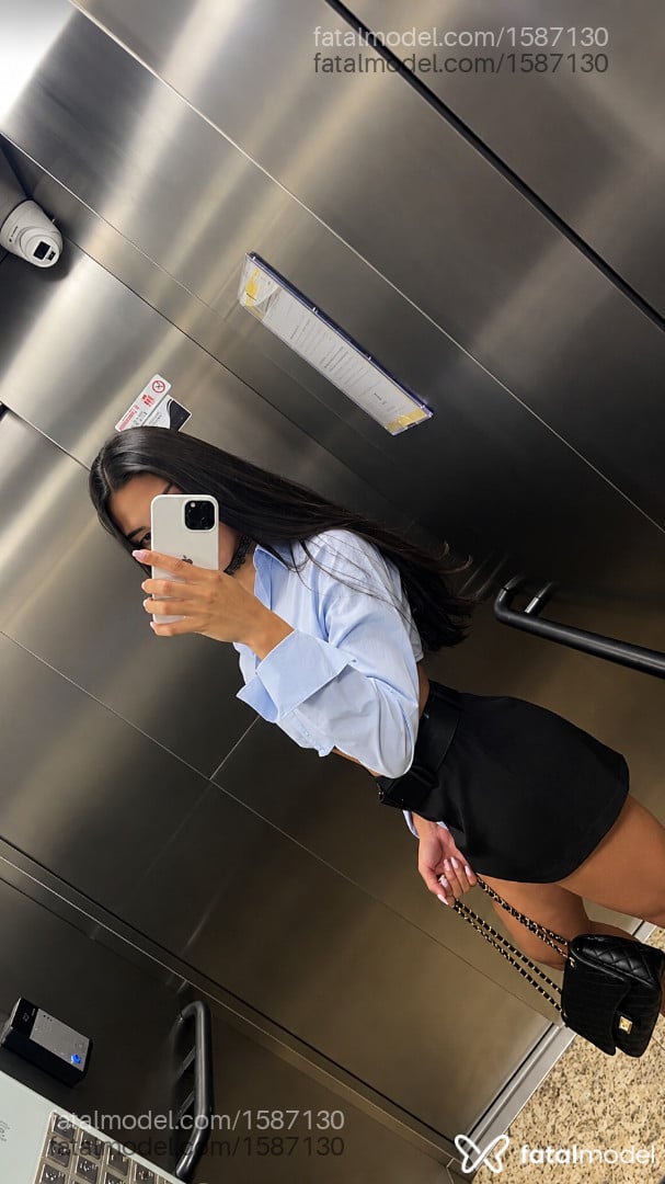 Acompanhante mulher trans morena (o) de olhos castanhos - Stella