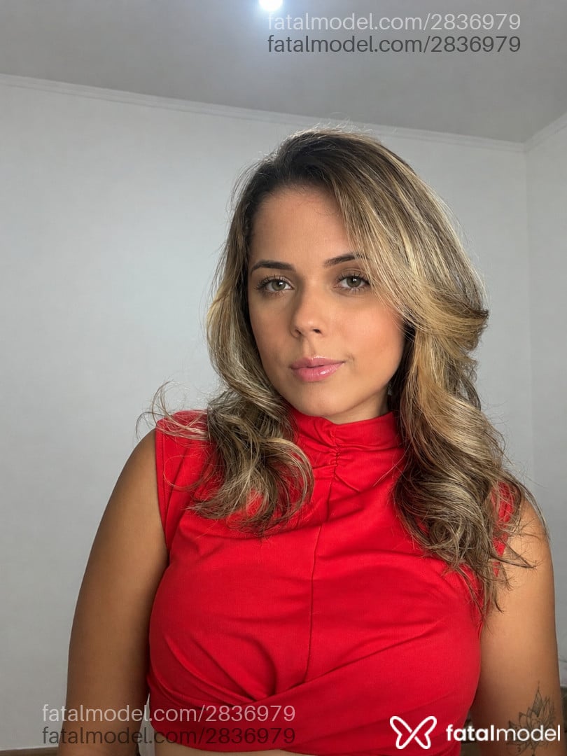 Acompanhante mulher loira (o) de olhos verdes - Ana