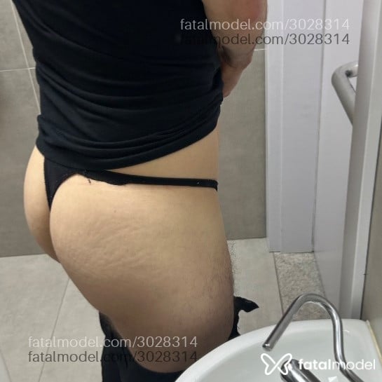 Acompanhante homem loira (o) de olhos azuis - Fafa
