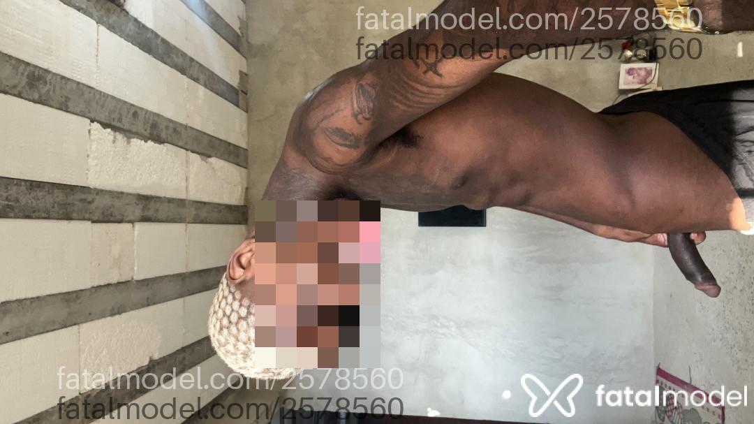 Acompanhante homem com cabelo castanho de olhos castanhos - Pretin