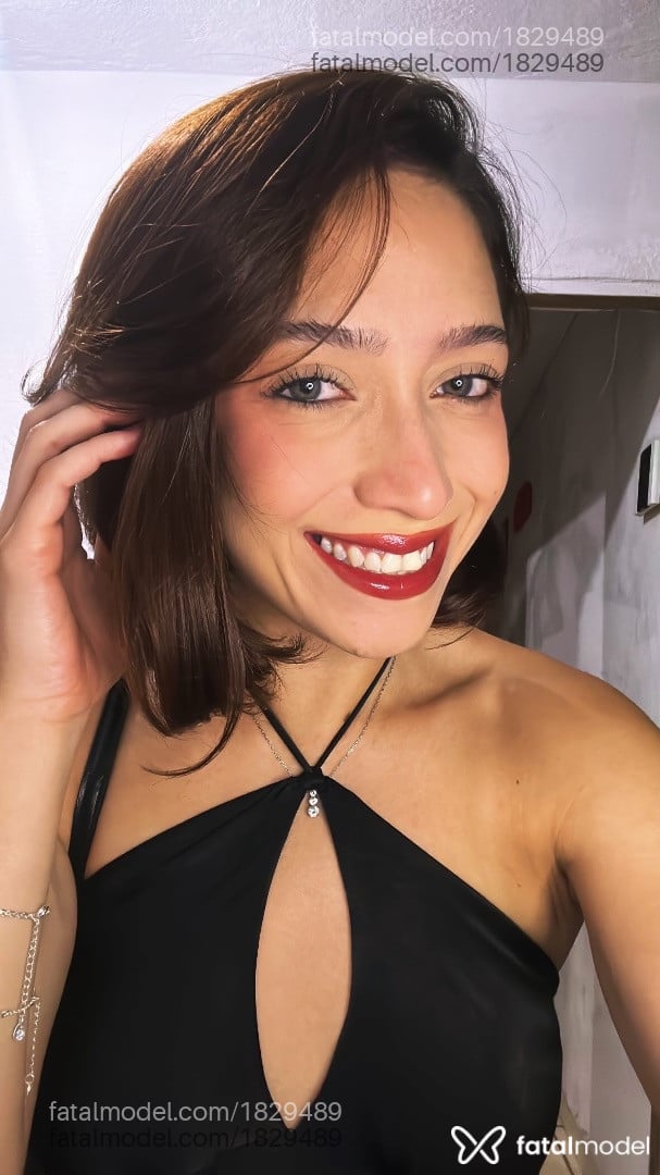 Acompanhante mulher ruiva (o) de olhos verdes - Sophie Araujo