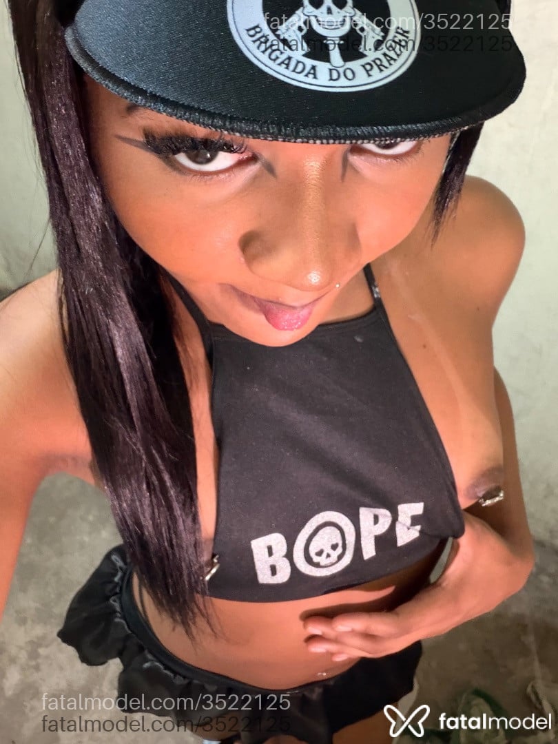 Acompanhante mulher trans morena (o) de olhos castanhos - Gaby Soares
