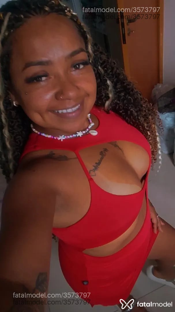 Acompanhante mulher morena (o) de olhos pretos - Débora