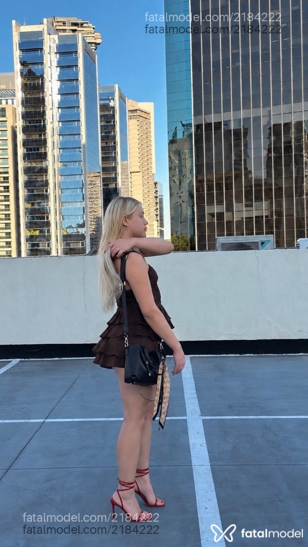 Acompanhante mulher trans loira (o) de olhos verdes - Izabely