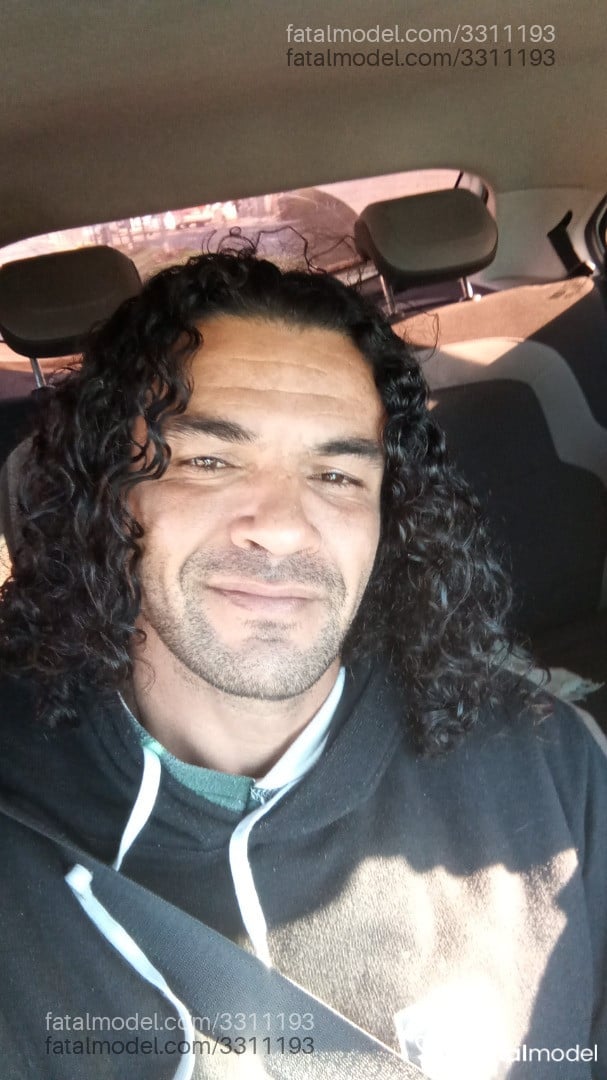 Acompanhante homem morena (o) de olhos castanhos - Theo