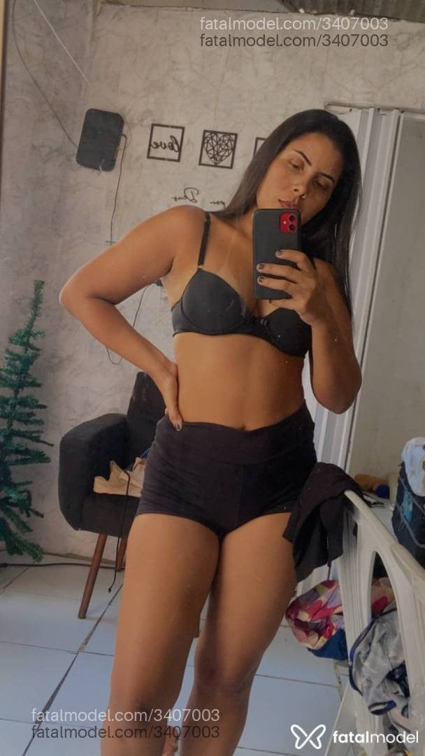 Acompanhante mulher morena (o) de olhos pretos - Dedeza