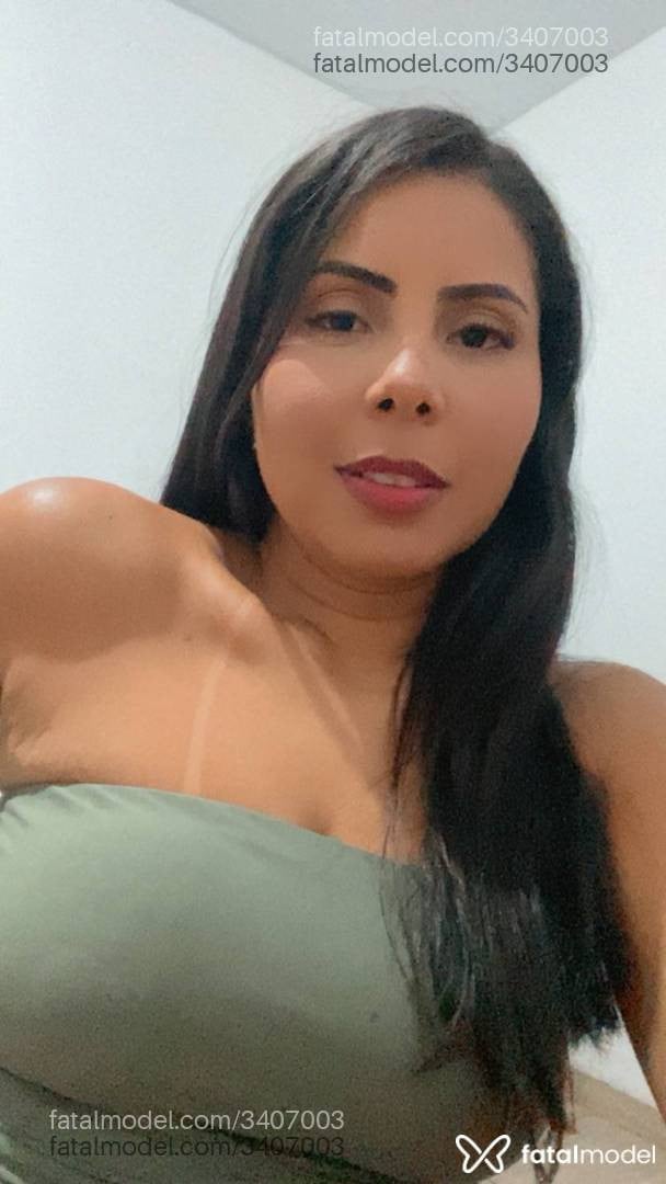 Acompanhante mulher morena (o) de olhos pretos - Dedeza