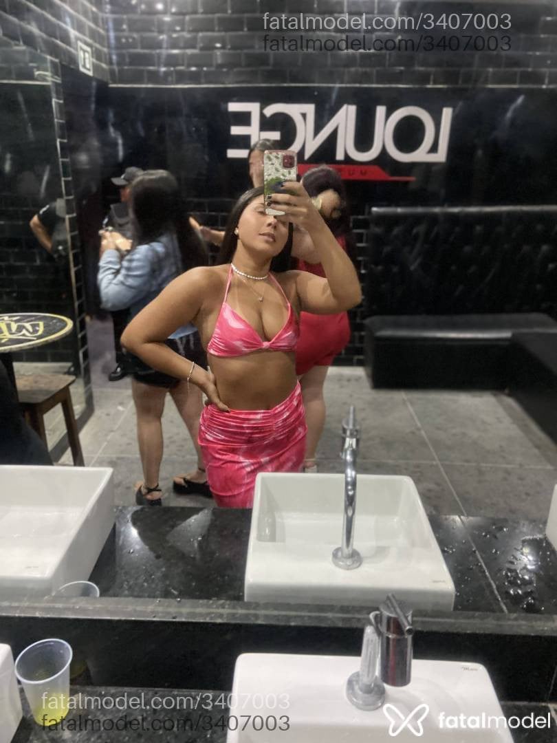 Acompanhante mulher morena (o) de olhos pretos - Dedeza