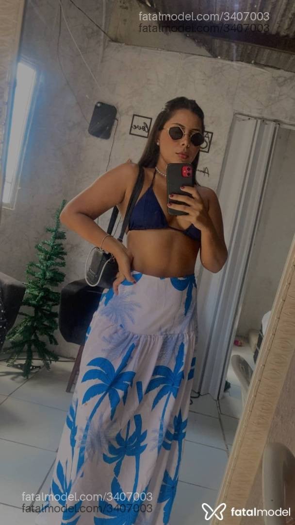 Acompanhante mulher morena (o) de olhos pretos - Dedeza
