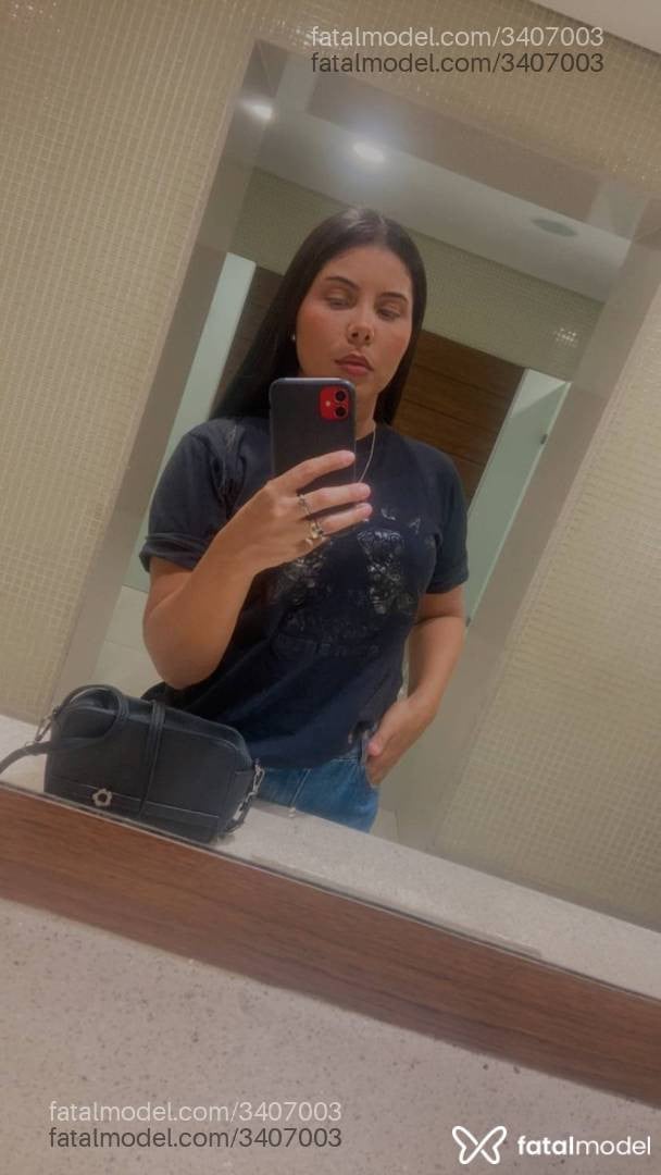 Acompanhante mulher morena (o) de olhos pretos - Dedeza
