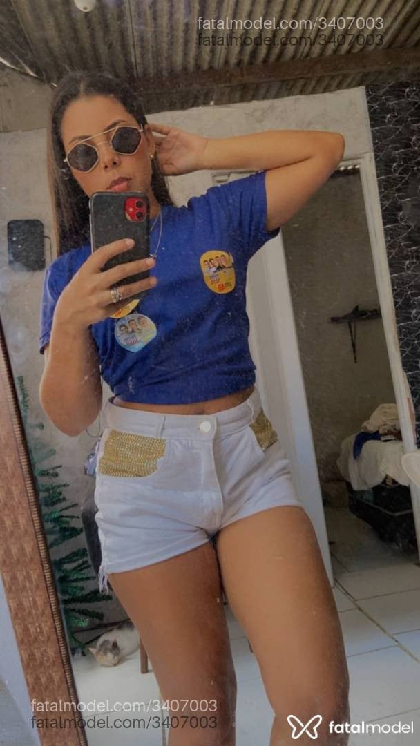 Acompanhante mulher morena (o) de olhos pretos - Dedeza