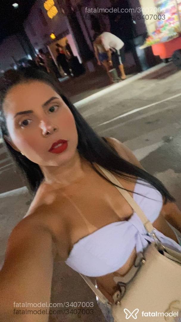 Acompanhante mulher morena (o) de olhos pretos - Dedeza