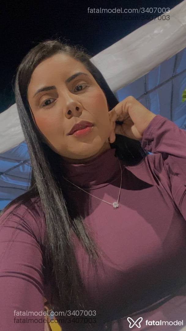 Acompanhante mulher morena (o) de olhos pretos - Dedeza