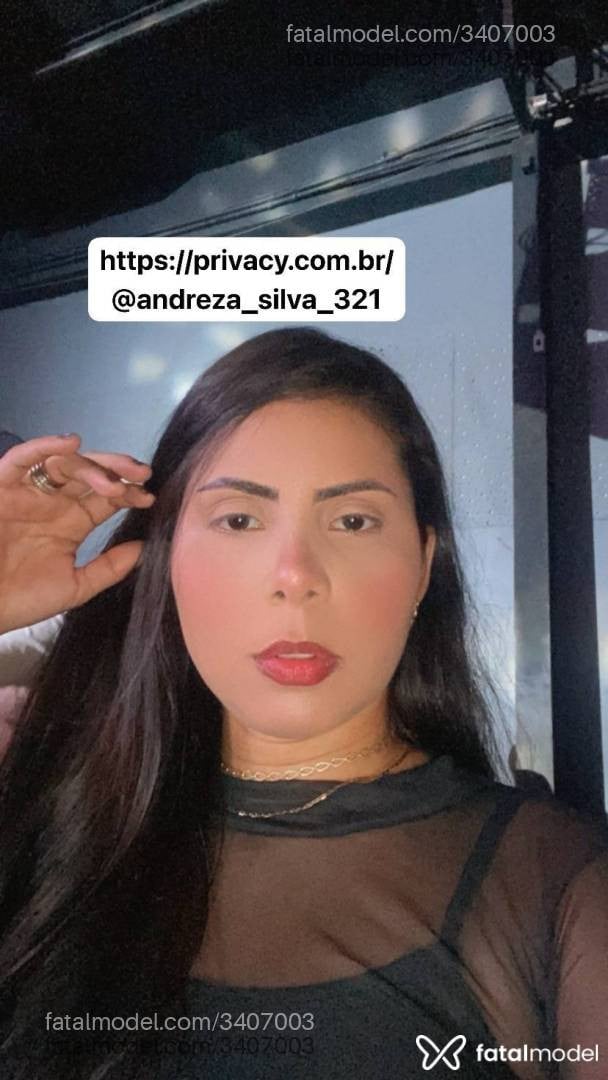 Acompanhante mulher morena (o) de olhos pretos - Dedeza