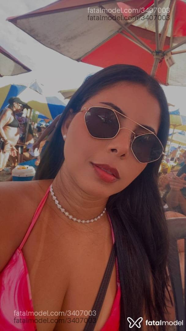 Acompanhante mulher morena (o) de olhos pretos - Dedeza