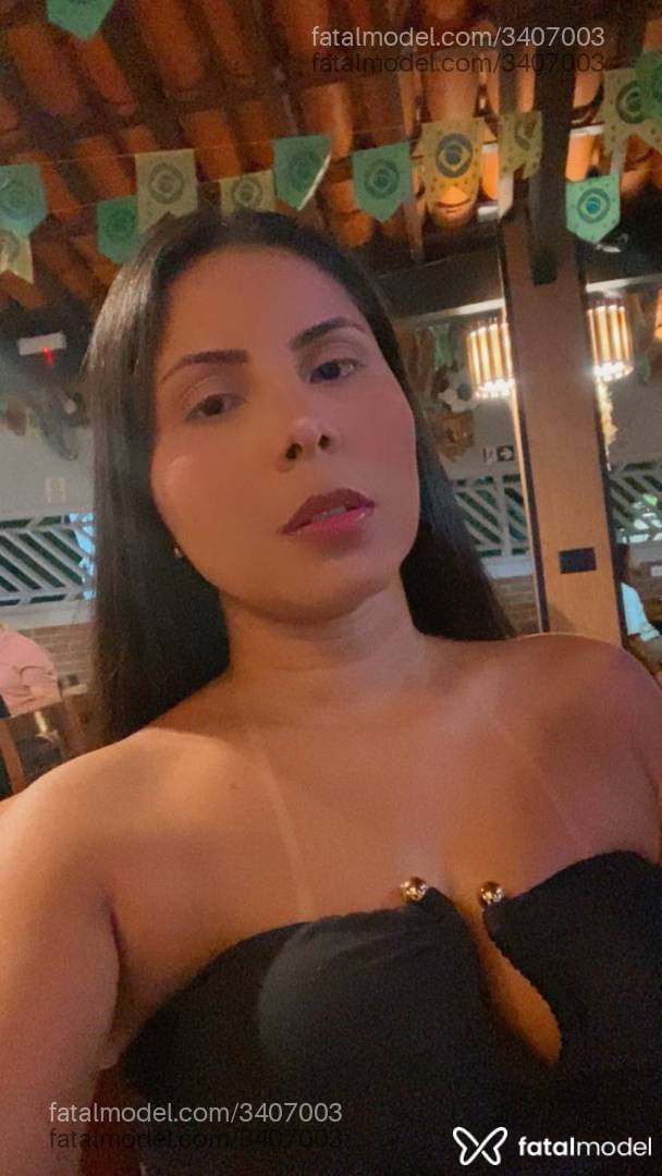Acompanhante mulher morena (o) de olhos pretos - Dedeza