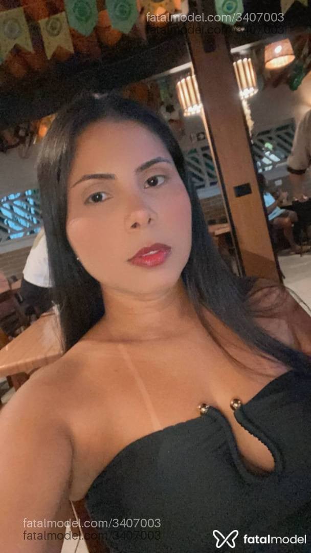 Acompanhante mulher morena (o) de olhos pretos - Dedeza