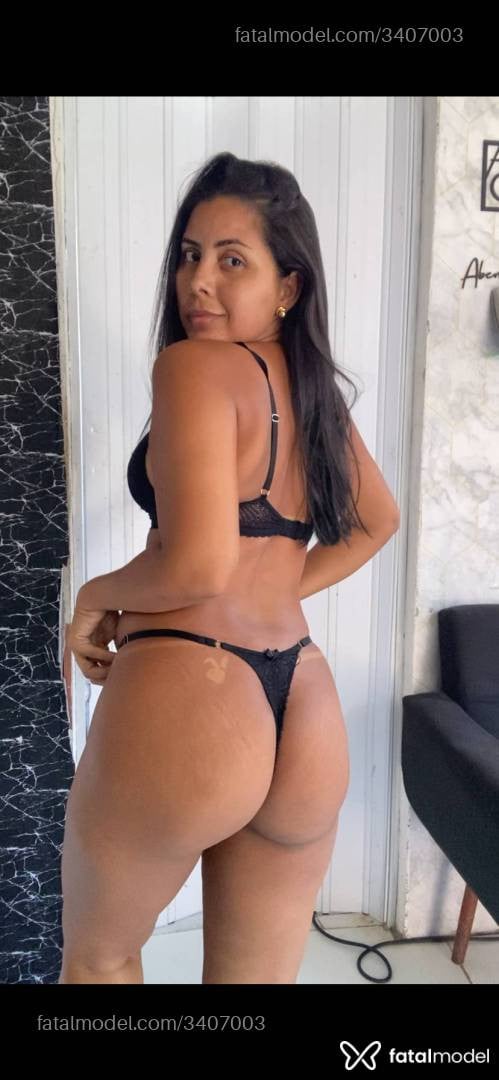 Acompanhante mulher morena (o) de olhos pretos - Dedeza