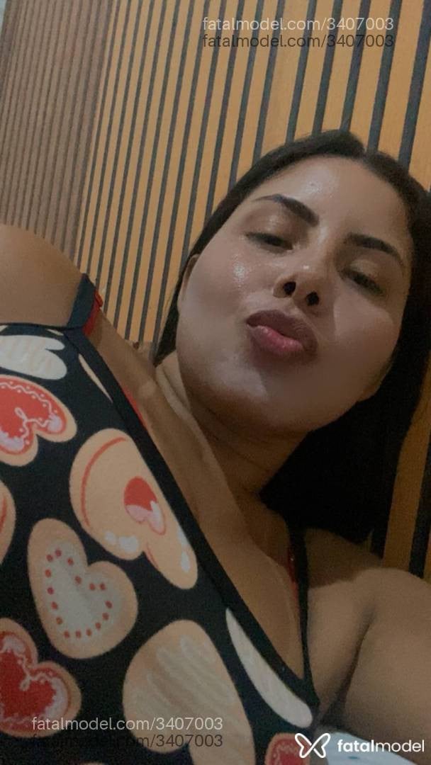 Acompanhante mulher morena (o) de olhos pretos - Dedeza