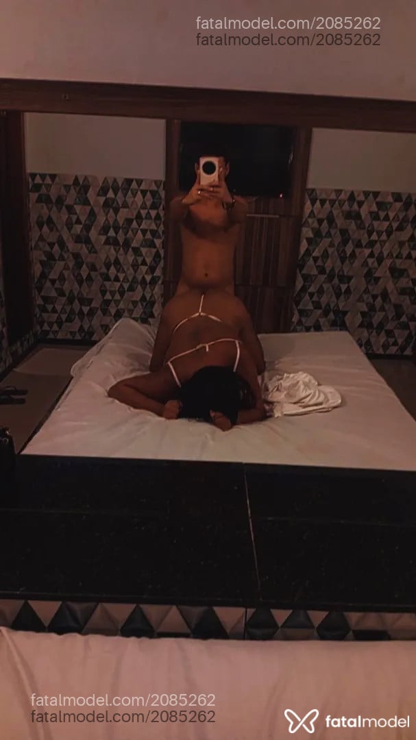 Acompanhante mulher trans morena (o) de olhos castanhos - árina