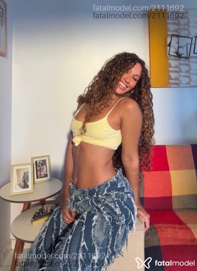 Acompanhante mulher morena (o) de olhos castanhos - Stefani Salles