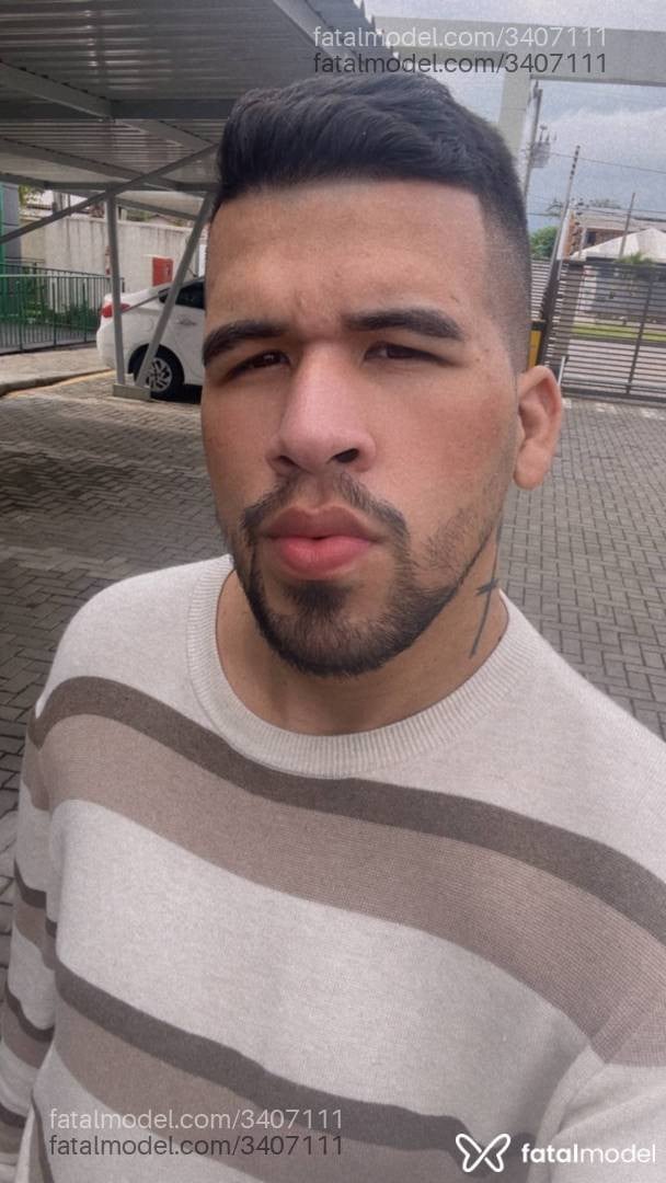 Acompanhante homem morena (o) de olhos castanhos em Joinville - Wendel