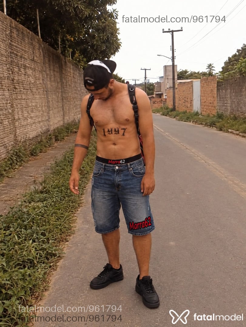 Acompanhante homem morena (o) de olhos castanhos - Doom