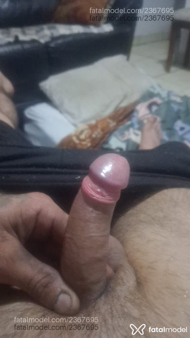 Acompanhante homem com cabelo grisalho de olhos pretos - Rodrigues
