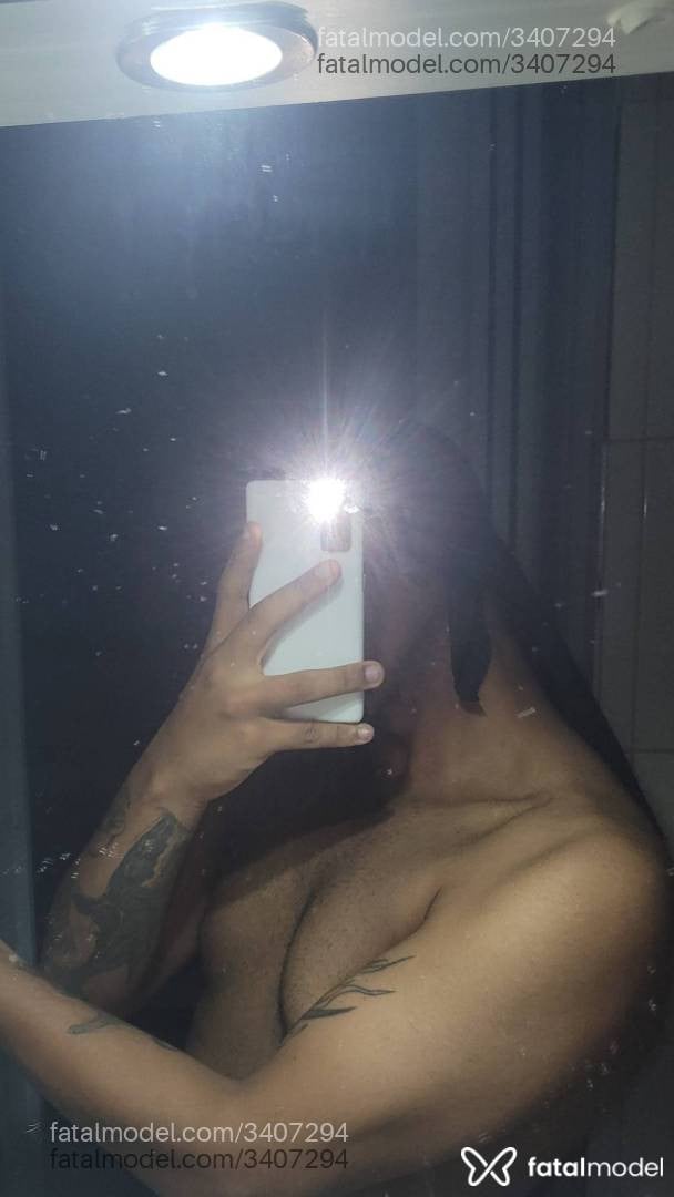 Acompanhante homem com cabelo castanho de olhos pretos - Choco