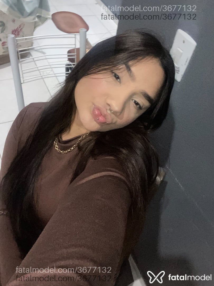 Acompanhante mulher com cabelo castanho de olhos castanhos - Melany