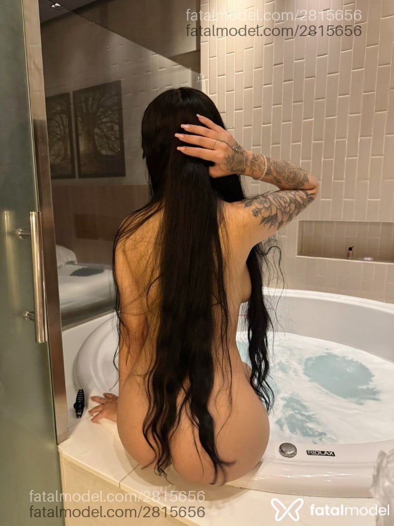 Acompanhante mulher morena (o) de olhos pretos - Cristal