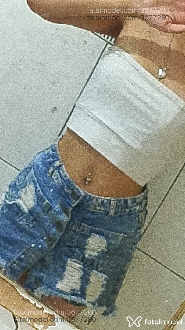 Acompanhante mulher com cabelo colorido de olhos castanhos - Eduarda