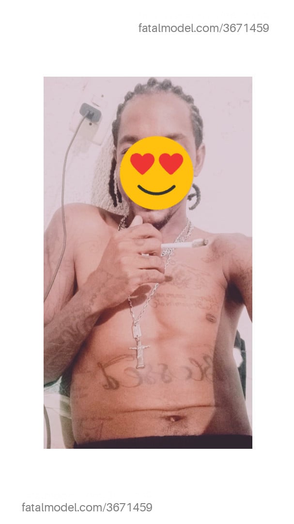 Acompanhante homem com cabelo castanho de olhos pretos - Renato