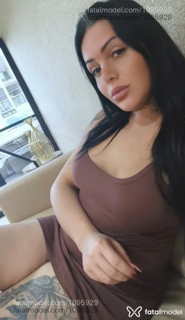 Acompanhante travesti com cabelo castanho de olhos castanhos - Paulina Oliveira