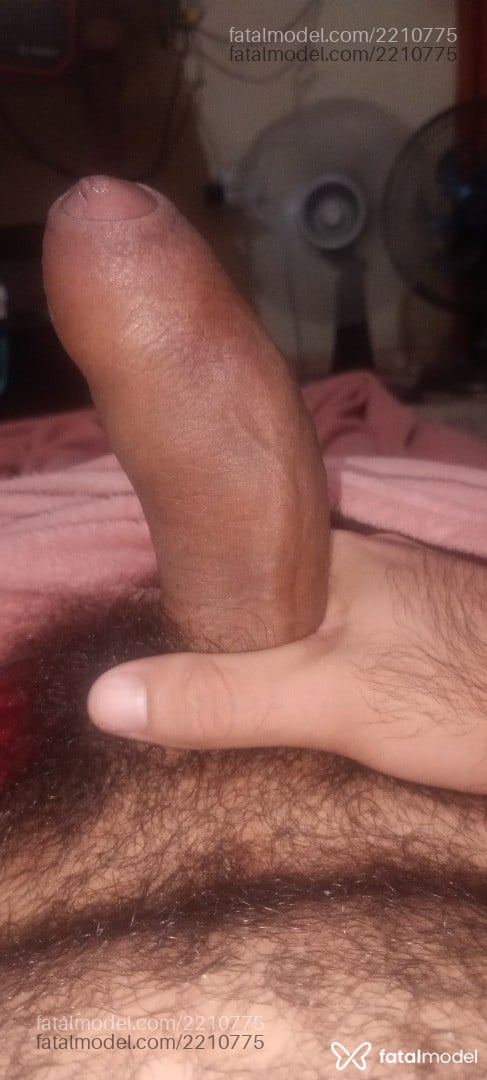 Acompanhante homem com cabelo castanho de olhos castanhos - Xandão