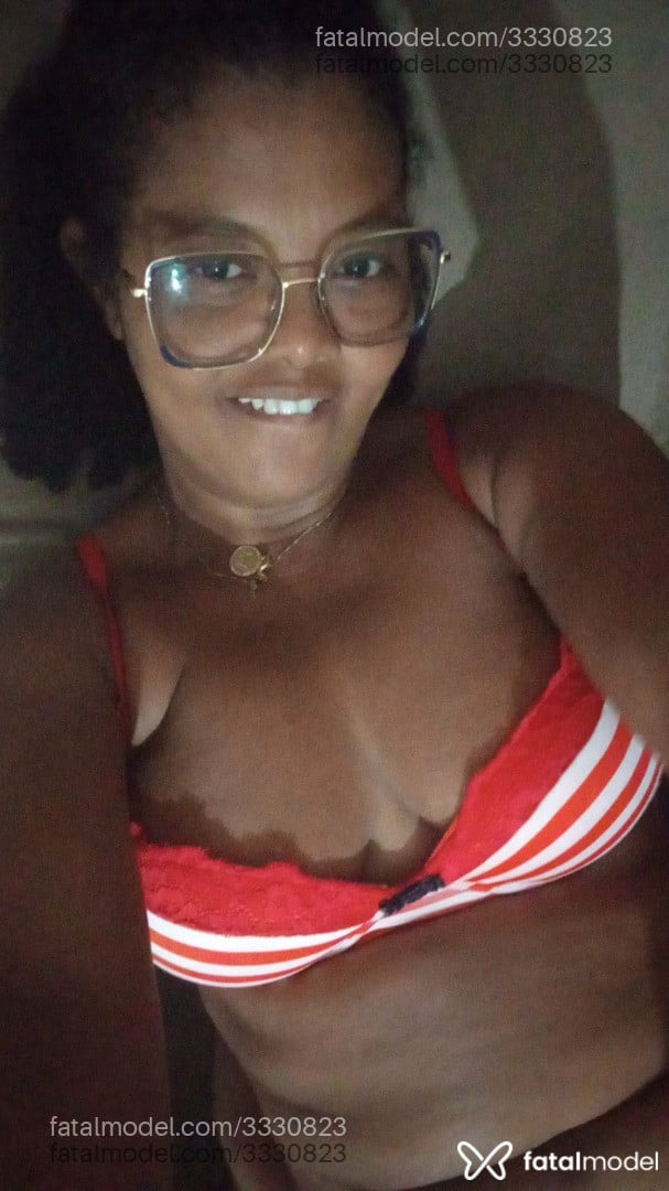 Acompanhante mulher morena (o) de olhos castanhos - Morena Flor