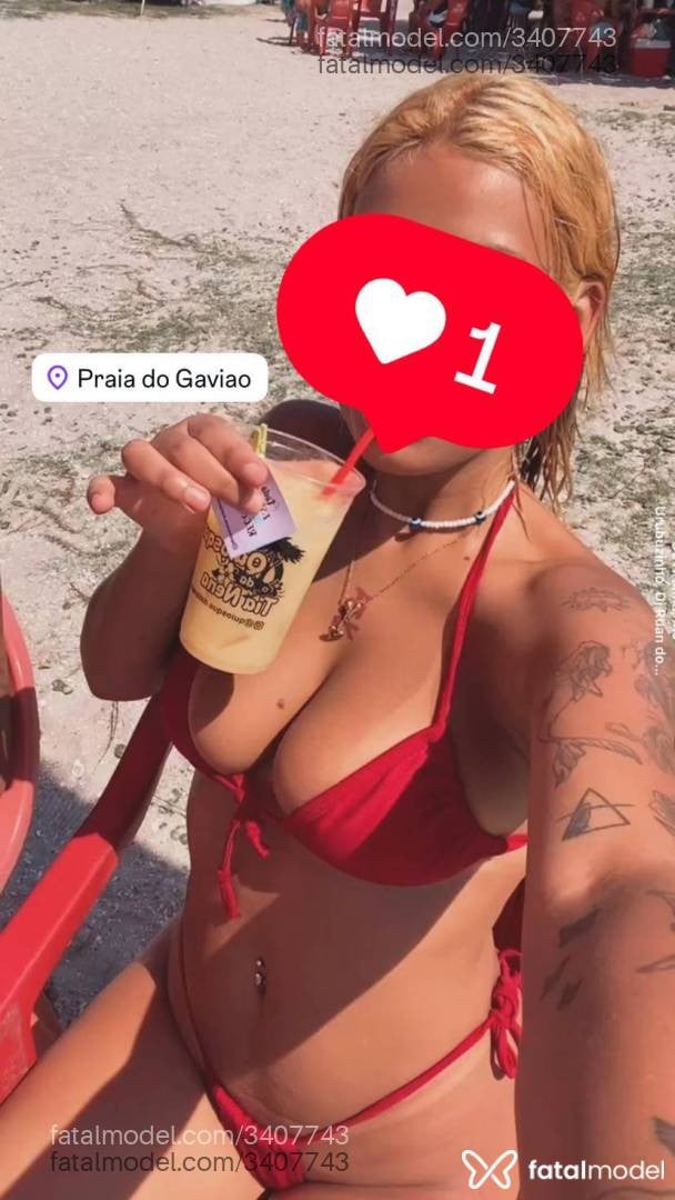 Acompanhante mulher loira (o) de olhos castanhos - Daiana