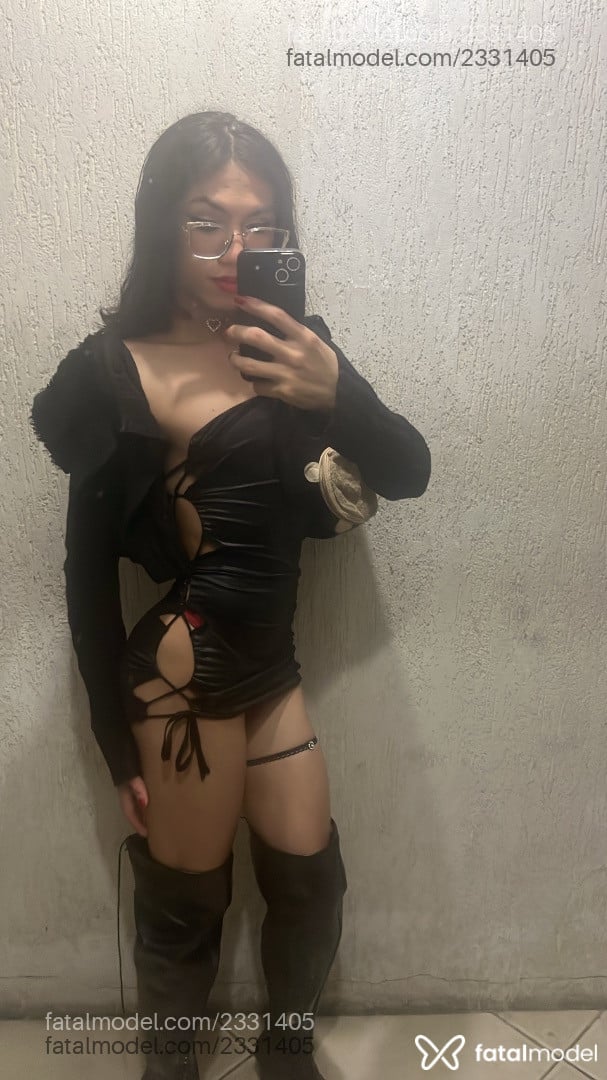 Acompanhante mulher trans com cabelo castanho de olhos castanhos - Chellyluchi
