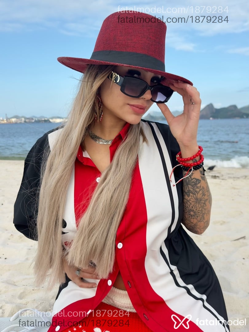 Acompanhante mulher loira (o) de olhos castanhos - Paraibaninha