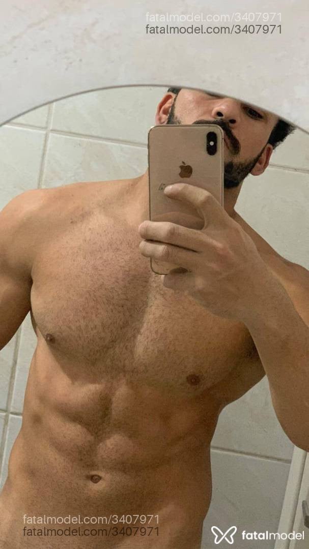 Acompanhante homem morena (o) de olhos castanhos em Itapema - Pietro