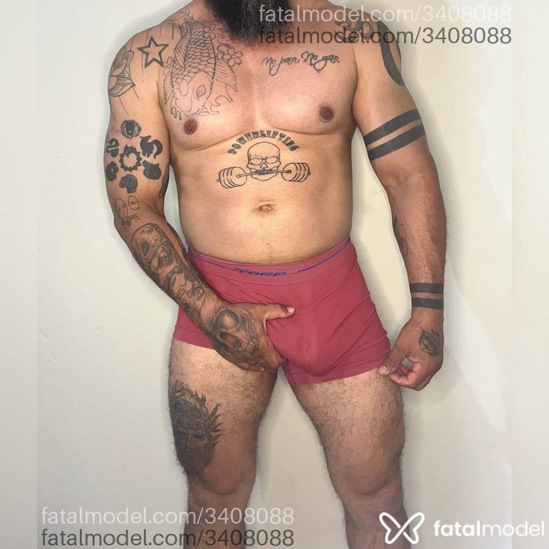 Acompanhante homem sem cabelo de olhos castanhos - Jeff Santos