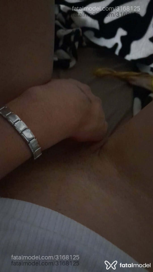 Acompanhante mulher trans loira (o) de olhos castanhos - Charlinbombom