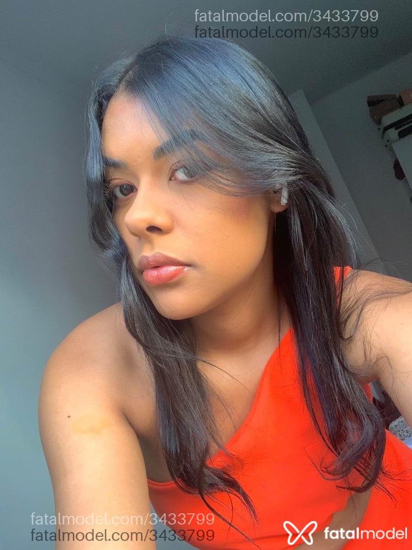 Acompanhante mulher morena (o) de olhos pretos - Black An