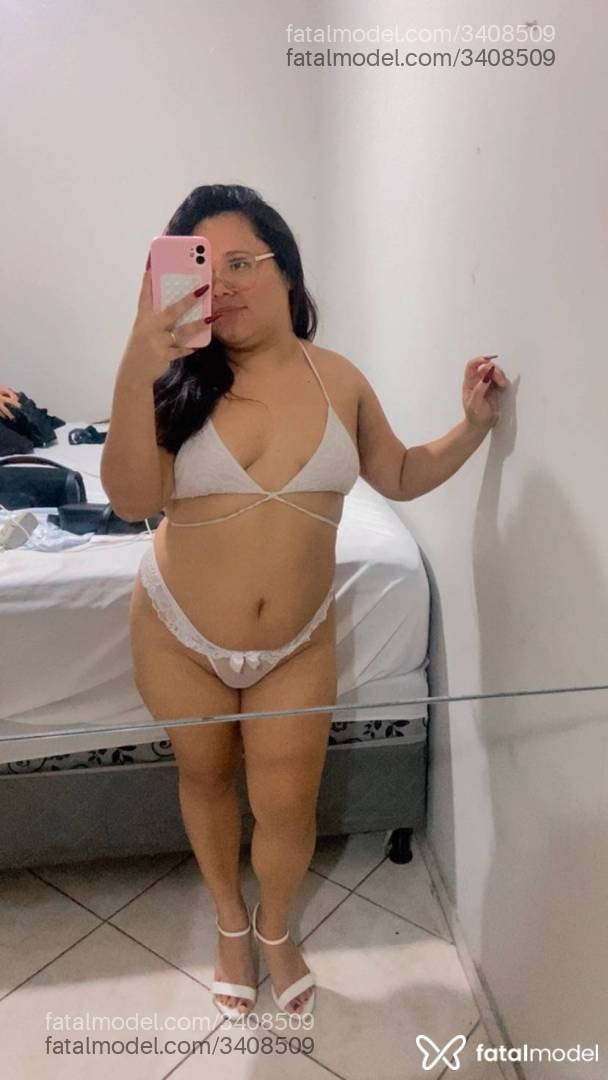 Acompanhante mulher com cabelo castanho de olhos pretos - Kerenn Acompanhante mulher com cabelo castanho de olhos pretos - Kerenn