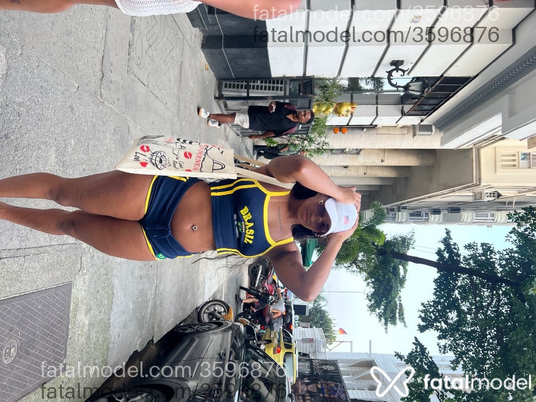Acompanhante mulher morena (o) de olhos pretos - Cátia Kamilly