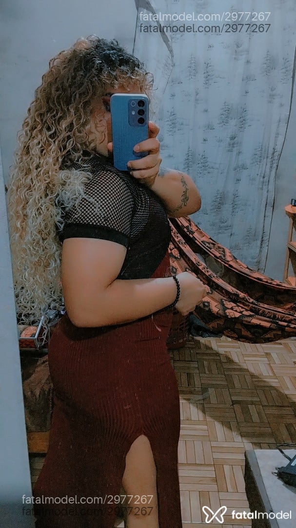 Acompanhante mulher trans loira (o) de olhos castanhos - Yasmin