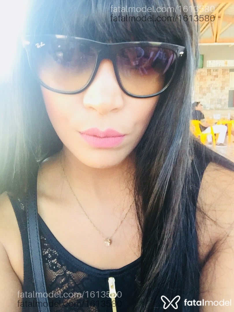 Acompanhante mulher morena (o) de olhos pretos - Amanda