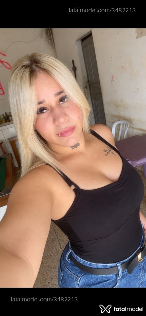 Acompanhante mulher loira (o) de olhos castanhos - Tiffany