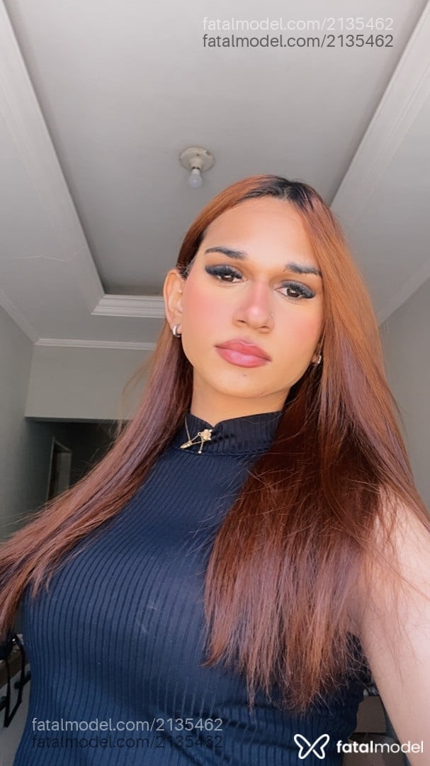 Acompanhante mulher trans ruiva (o) de olhos castanhos - Maria